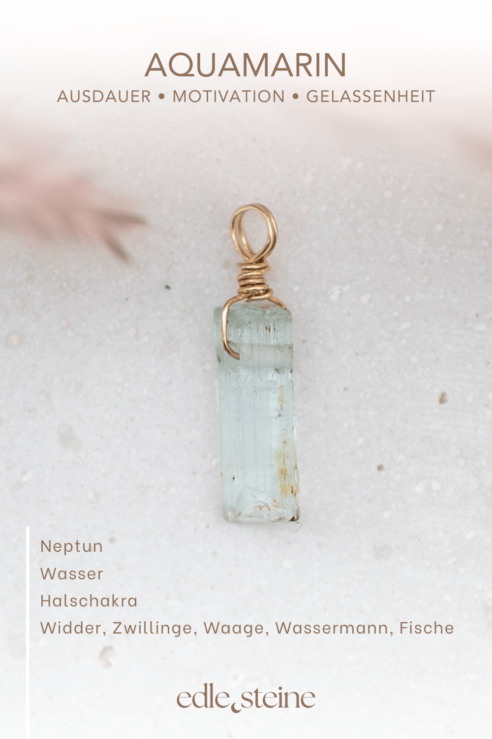 Aquamarin Ausdauer • Motivation • Gelassenheit **Ich verliere mein Ziel nicht aus den Augen.** Der Aquamarin trägt die Energie des Wassers in sich – klar, rein und erfrischend. Er schenkt dir innere Ruhe, Leichtigkeit und hilft dir, Stress abzubauen. Mit seiner sanften, aber zielgerichteten Kraft unterstützt er dich dabei, offene Zyklen zu beenden, neue Wege zu erkennen und dabei dein Ziel klar im Blick zu behalten. Als Stein des Selbstausdrucks fördert er Aufrichtigkeit und authentische Kommunikation. Er stärkt dein Vertrauen in dich selbst und deine Stimme, sodass du deine Gedanken klar, ehrlich und im Einklang mit deinem Herzen ausdrücken kannst. Ein idealer Begleiter, wenn du Motivation, Gelassenheit und emotionale Balance suchst. ✨ **Themen** - **Mental:** Projekte beenden, Ausdauer, Motivation, Anti-Stress, Leichtigkeit, Gelassenheit, emotionale Balance, Stimmungsausgleich, Selbstbewusstsein, neue Wege erkennen, Zielklarheit, Selbstausdruck, sachliche Kommunikation, Aufrichtigkeit - **Körper:** Asthma, Haut, Augen, Stimme, Schilddrüse, Hormonhaushalt - **Chakra:** Halschakra - **Planet:** Neptun - **Element:** Wasser - **Sternzeichen:** Widder, Zwillinge, Waage, Wassermann, Fische 🗿 **Mineralogische & historische Fakten** Der Aquamarin ist eine blaue Varietät des Minerals Beryll (*Be₃Al₂Si₆O₁₈*). Seine charakteristische Farbe – von zartem Himmelblau bis zu intensivem Meeresblau – entsteht durch Eisenionen in seiner Kristallstruktur. Der Name stammt aus dem Lateinischen *aqua marina* und bedeutet „Meerwasser“. Schon in der Antike galt der Aquamarin als Schutzstein der Seefahrer, der vor Stürmen und Seekrankheit bewahren sollte. Bis heute wird er als Symbol für Liebe, Treue und Harmonie geschätzt. Verwechslungen mit Topas sind häufig, doch sein hexagonaler Kristallaufbau und seine unverwechselbare Klarheit machen ihn einzigartig. 🌀 **Reflexionsfrage** *Welche Projekte möchte ich beenden – und welche Schritte fehlen mir noch dazu?* 🌀 **Affirmation** *Ich verliere mein Ziel nicht aus den Augen.* 🌀 **Meditation** Schließe die Augen und stelle dir vor, wie ein sanftes, hellblaues Licht dein Halschakra durchströmt. Mit jedem Atemzug wird deine Stimme klarer, deine Gedanken ruhiger und dein Vertrauen in dich selbst stärker. Spüre, wie Leichtigkeit in dich einzieht und du voller Klarheit in den Moment zurückkehrst.