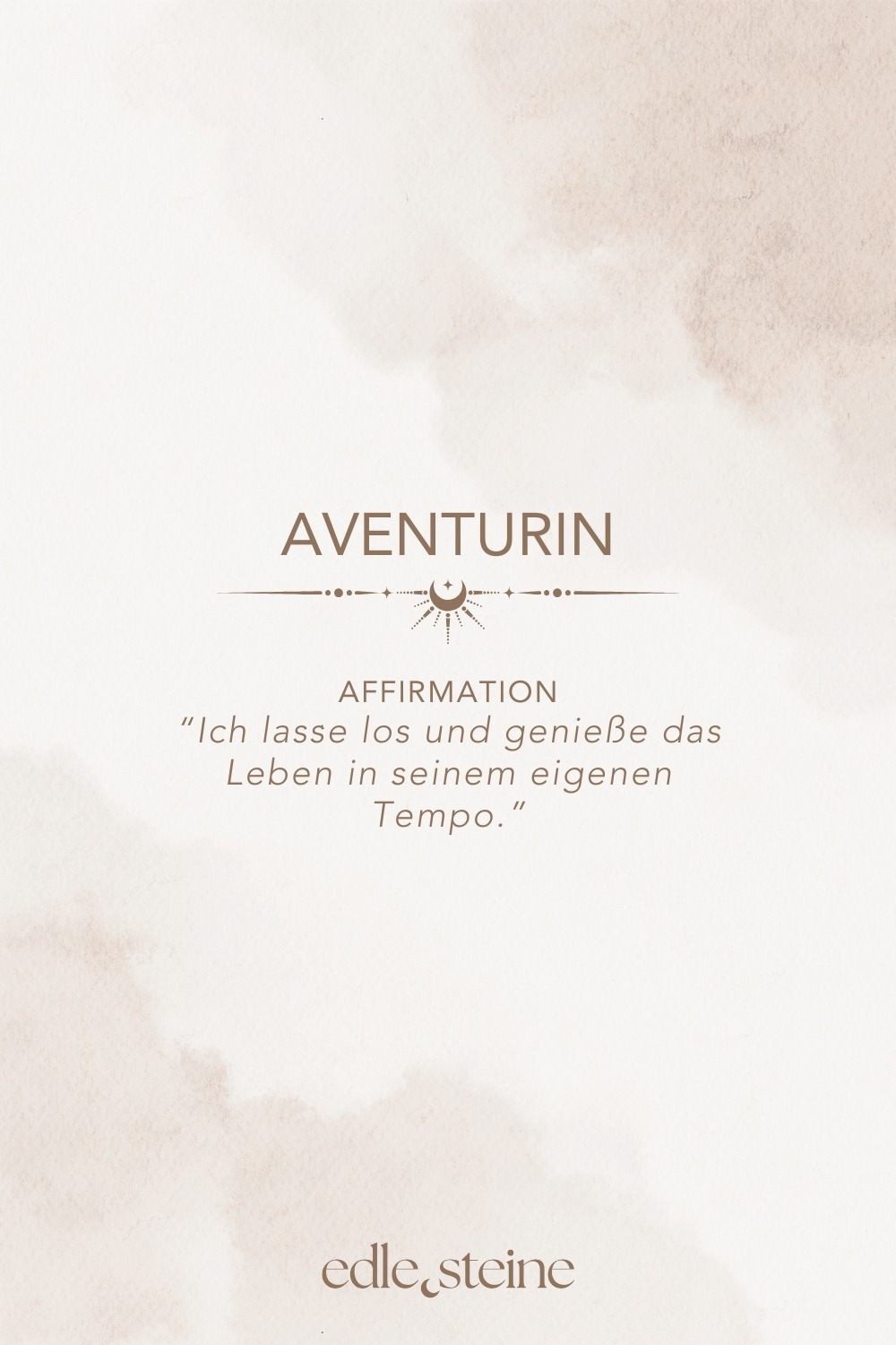 Aventurin Grün – Der Edelstein für Gelassenheit & Lebensfreude 🍃 Ich lasse los und genieße das Leben in seinem eigenen Tempo. Grüner Aventurin bringt Leichtigkeit in dein Leben. Er hilft dir, gelassener mit Herausforderungen umzugehen, Gedanken zur Ruhe kommen zu lassen und dem Fluss des Lebens zu vertrauen. Mit ihm darfst du träumen, entspannen und wieder Begeisterung spüren – ganz ohne Druck. Aventurin unterstützt dich darin, dich mit deinem Herzen zu verbinden und mehr Unbeschwertheit, Geduld und Intuition in dein Leben einzuladen. ✨ Themen: Mental: Gelassenheit, Selbstbestimmung, Träume, Begeisterung, Intuition, Entspannung, Gedanken, Gleichgewicht Körper & Geist, Geduld, Akzeptanz, Unbeschwertheit, Schlaf Körper: Haut, Herz Chakra: Herzchakra Planet: Merkur Element: Luft Sternzeichen: Widder, Stier, Krebs, Zwillinge 🗿 Mineralogische & historische Fakten: Aventurin ist eine mikrokristalline Quarz-Varietät mit glitzernden Einschlüssen, meist Fuchsit, die ihm seinen charakteristischen Schimmer verleihen. Schon in alten Kulturen wurde er als Glücksstein geschätzt. Der grüne Aventurin steht symbolisch für Wachstum, Optimismus und die Kraft des Herzens. Er gilt als besonders harmonisierend und beruhigend – ideal für alle, die wieder Vertrauen in sich selbst und den eigenen Weg finden möchten.