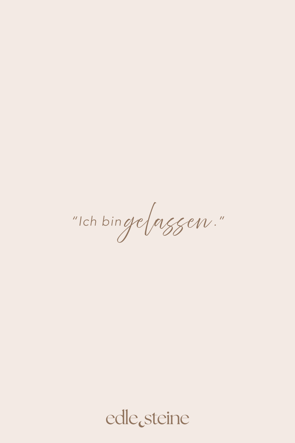 Aquamarin Ausdauer • Motivation • Gelassenheit **Ich verliere mein Ziel nicht aus den Augen.** Der Aquamarin trägt die Energie des Wassers in sich – klar, rein und erfrischend. Er schenkt dir innere Ruhe, Leichtigkeit und hilft dir, Stress abzubauen. Mit seiner sanften, aber zielgerichteten Kraft unterstützt er dich dabei, offene Zyklen zu beenden, neue Wege zu erkennen und dabei dein Ziel klar im Blick zu behalten. Als Stein des Selbstausdrucks fördert er Aufrichtigkeit und authentische Kommunikation. Er stärkt dein Vertrauen in dich selbst und deine Stimme, sodass du deine Gedanken klar, ehrlich und im Einklang mit deinem Herzen ausdrücken kannst. Ein idealer Begleiter, wenn du Motivation, Gelassenheit und emotionale Balance suchst. ✨ **Themen** - **Mental:** Projekte beenden, Ausdauer, Motivation, Anti-Stress, Leichtigkeit, Gelassenheit, emotionale Balance, Stimmungsausgleich, Selbstbewusstsein, neue Wege erkennen, Zielklarheit, Selbstausdruck, sachliche Kommunikation, Aufrichtigkeit - **Körper:** Asthma, Haut, Augen, Stimme, Schilddrüse, Hormonhaushalt - **Chakra:** Halschakra - **Planet:** Neptun - **Element:** Wasser - **Sternzeichen:** Widder, Zwillinge, Waage, Wassermann, Fische 🗿 **Mineralogische & historische Fakten** Der Aquamarin ist eine blaue Varietät des Minerals Beryll (*Be₃Al₂Si₆O₁₈*). Seine charakteristische Farbe – von zartem Himmelblau bis zu intensivem Meeresblau – entsteht durch Eisenionen in seiner Kristallstruktur. Der Name stammt aus dem Lateinischen *aqua marina* und bedeutet „Meerwasser“. Schon in der Antike galt der Aquamarin als Schutzstein der Seefahrer, der vor Stürmen und Seekrankheit bewahren sollte. Bis heute wird er als Symbol für Liebe, Treue und Harmonie geschätzt. Verwechslungen mit Topas sind häufig, doch sein hexagonaler Kristallaufbau und seine unverwechselbare Klarheit machen ihn einzigartig. 🌀 **Reflexionsfrage** *Welche Projekte möchte ich beenden – und welche Schritte fehlen mir noch dazu?* 🌀 **Affirmation** *Ich verliere mein Ziel nicht aus den Augen.* 🌀 **Meditation** Schließe die Augen und stelle dir vor, wie ein sanftes, hellblaues Licht dein Halschakra durchströmt. Mit jedem Atemzug wird deine Stimme klarer, deine Gedanken ruhiger und dein Vertrauen in dich selbst stärker. Spüre, wie Leichtigkeit in dich einzieht und du voller Klarheit in den Moment zurückkehrst.