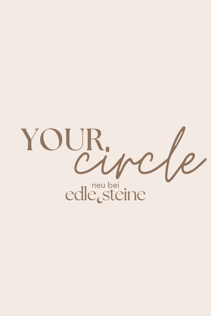 YOUR.line von Edle.Steine vereint alles, was dich ausmacht: Edelsteine, Symbole und Sternzeichen verbinden sich zu deinem persönlichen Schmuckstück. Kombinierbare Ketten und Charms – wandelbar, bedeutungsvoll und so individuell wie du. ✨