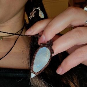 Regenbogen Mondstein Makramee und Dread Perle