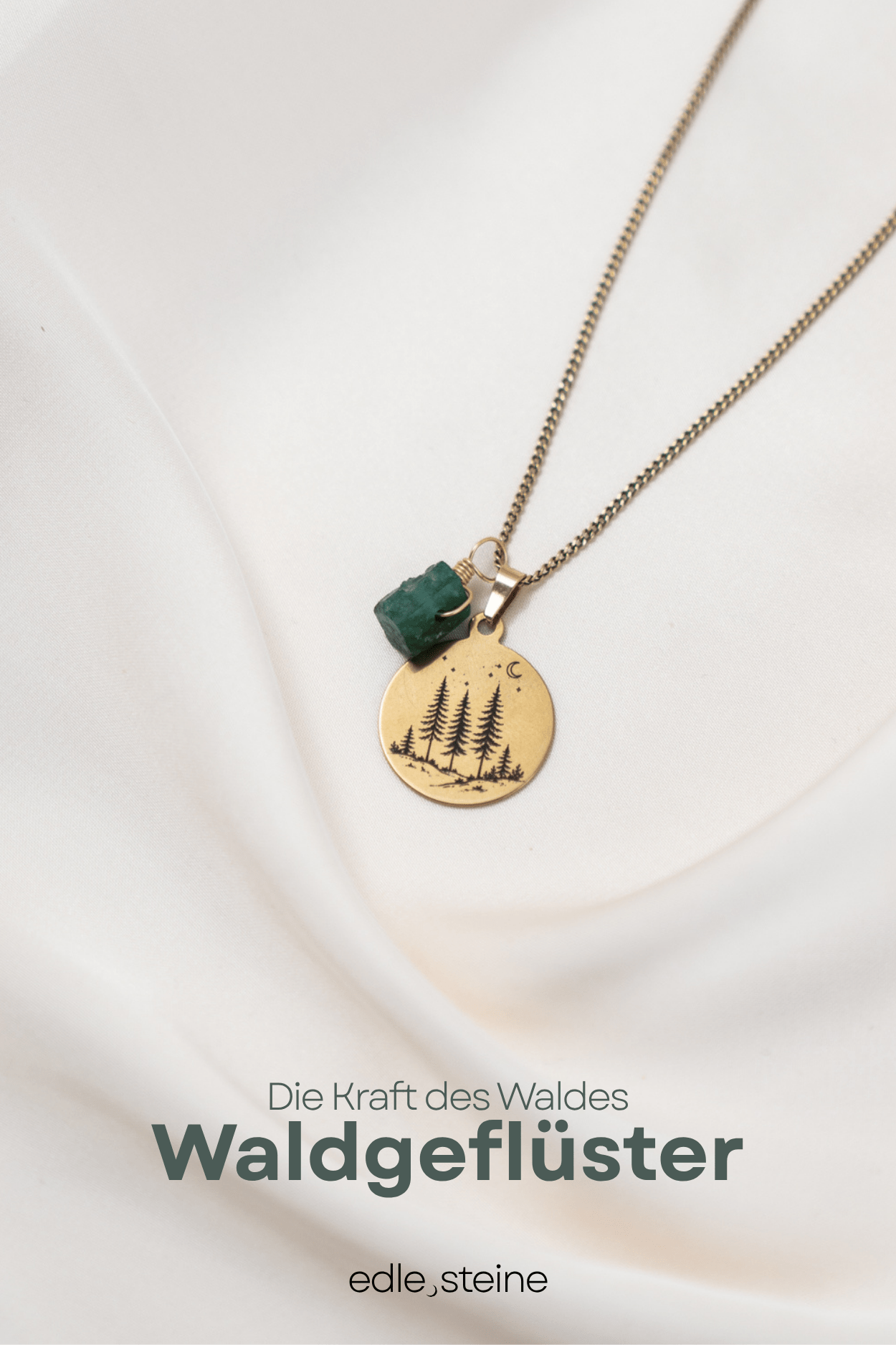 🌿 Waldgeflüster – Baumachat, Bergkristall, Heliotrop & Süßwasserperle Manchmal reicht ein Spaziergang im Wald. Der Duft von Moos und Erde. Das Rascheln der Blätter im Wind. Der Wald erinnert uns daran, langsamer zu werden, tiefer zu atmen und wieder bei uns selbst anzukommen. Waldgeflüster verbindet vier Edelsteine, die diese stille Kraft der Natur in sich tragen. Eine Kombination für Erdung, Klarheit und innere Balance. ✨ Themen der Edelsteine Baumachat – Naturverbundenheit & innere Ruhe Baumachat steht für Wachstum, Verwurzelung und die tiefe Verbindung zur Natur. Er erinnert daran, dass Entwicklung Zeit braucht und dass Ruhe oft der Anfang von neuer Kraft ist. Heliotrop – Stärke & Lebensenergie Heliotrop gilt seit Jahrhunderten als Stein für Mut und innere Stärke. Er steht für Standhaftigkeit und hilft dabei, Herausforderungen mit Vertrauen zu begegnen. Bergkristall – Klarheit & Ausrichtung Der Bergkristall wird seit jeher als Stein der Klarheit geschätzt. Er bringt Gedanken in Ordnung und unterstützt dabei, den eigenen Weg bewusst wahrzunehmen. Süßwasserperle – Weiblichkeit & Gefühlstiefe Perlen entstehen langsam im Inneren einer Muschel. Sie stehen für emotionale Tiefe, Intuition und die sanfte Kraft der Weiblichkeit. Affirmation Ich atme tief ein und finde Ruhe in mir.